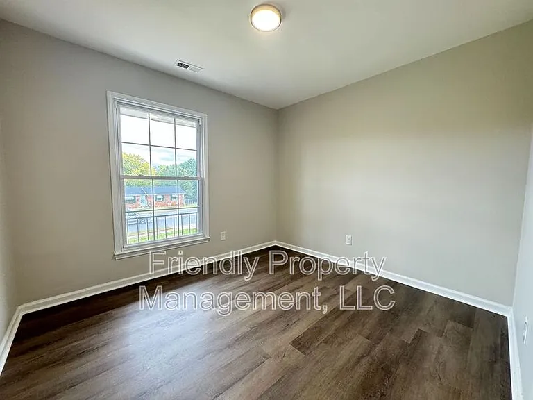 1050 File St — Photo 10