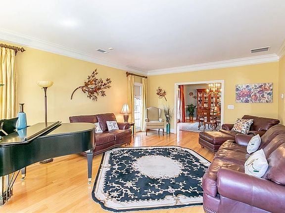 4th image of 1915 Glenhurst Dr