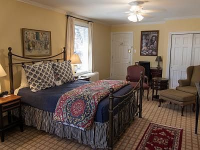 2nd image of 1806 Pine St #3