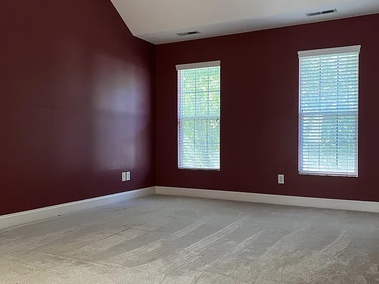 Master Bedroom (Upstairs)