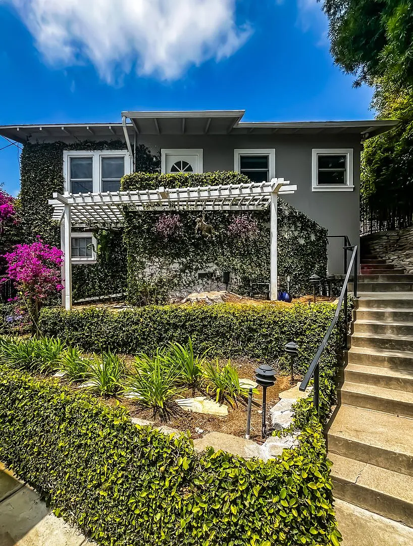 *Open House Sun 8/30 1pm-2pm* Unbelievable Stand-Alone 2-Bedroom House In Prime West Hollywood Hills — Photo 1