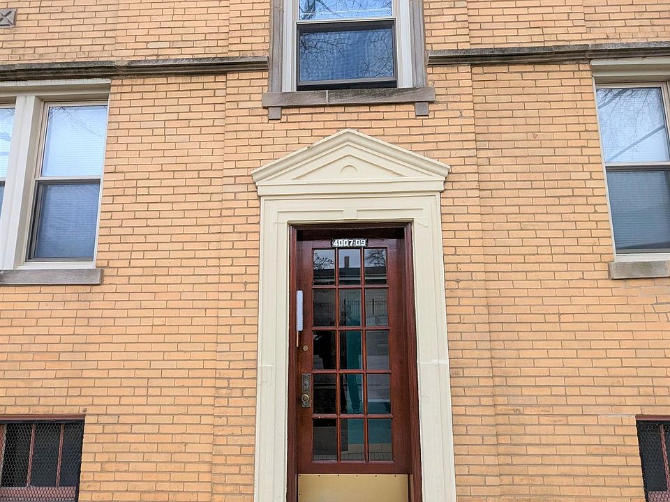 1st image of 4009 W Oakdale Ave #2