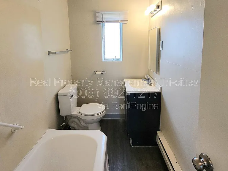 1101 W Margaret St #B — Photo 7