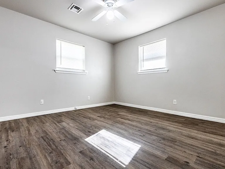 617 Queensboro Pl — Photo 8