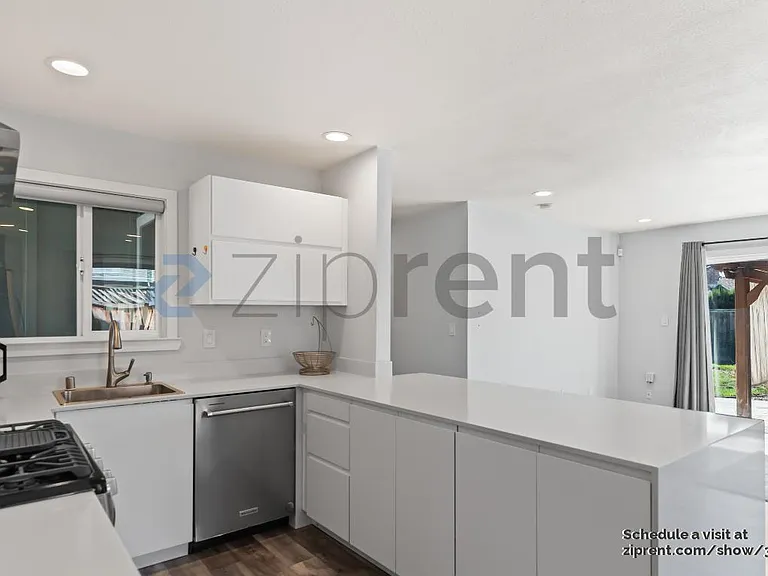 1796 Wyrick Ave — Photo 14