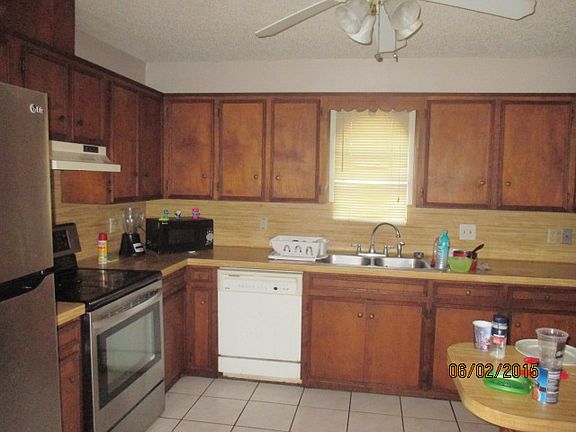4th image of 2817 Iris Ave