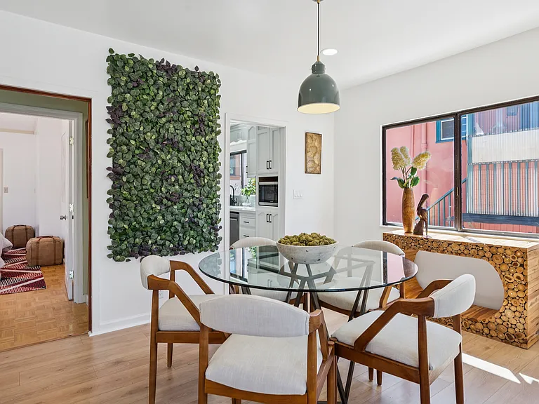 2328 Bartlett St — Photo 3