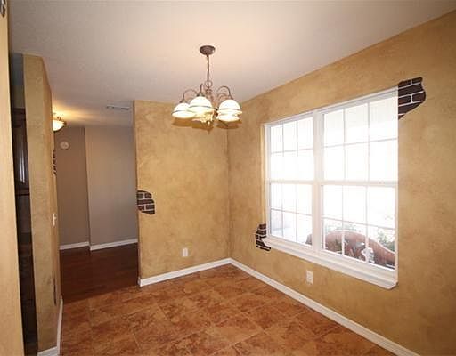 5th image of 10 Salisbury Cir