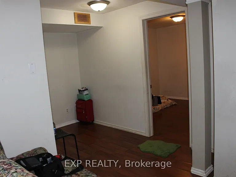 134 Sandown Ave #BASEMENT — Photo 10