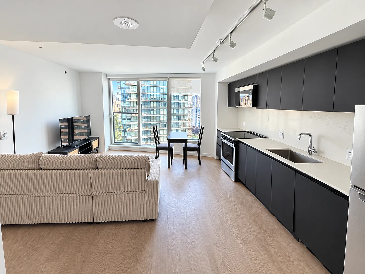 1 bed, 625 sqft, $3,700 — Photo 2