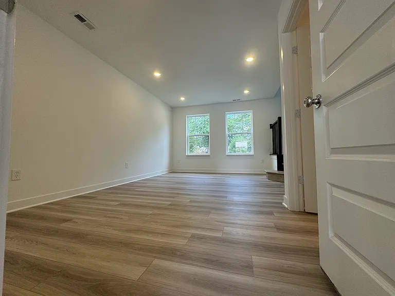 13847 Gatsby Dr — Photo 52