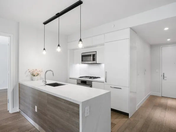 505 West 43rd Street image 12 of 30