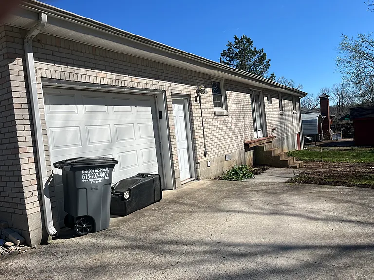 118 Peggy Ct — Photo 2