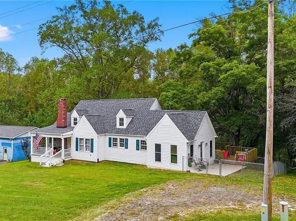 2226 State Highway 268, Pilot Mountain, NC 27041