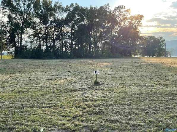 1080 Lake Forest Dr W, Gadsden, AL 35907