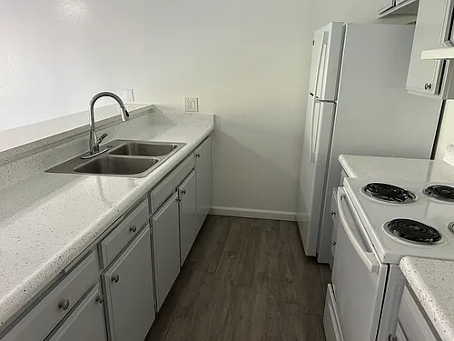 BERENDO APARTMENTS Photo 1