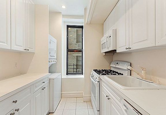2nd image of 525 W End Ave APT 2F