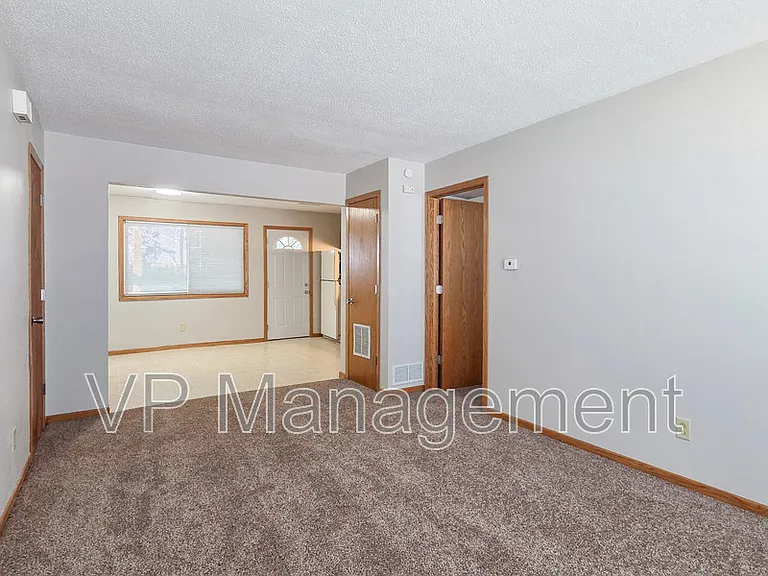 19 Park Crest Ct — Photo 3