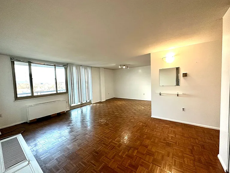 1 E University Pkwy #906 — Photo 7