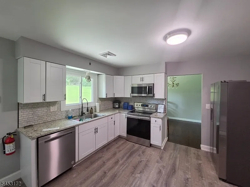 3 bed, 2.0 bath, $3,400 — Photo 4