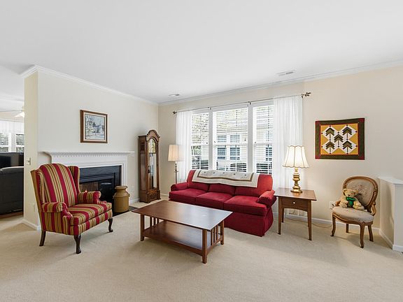 5th image of 332 Indian Elm Ln