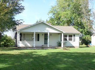 1304 Pin Oak Dr, Carterville, IL 62918