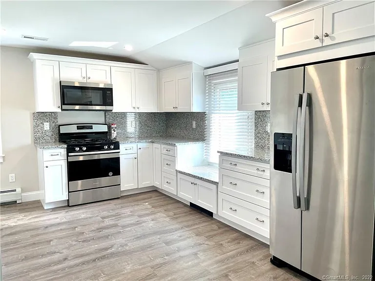 31 Ledge Ave #2 — Photo 2