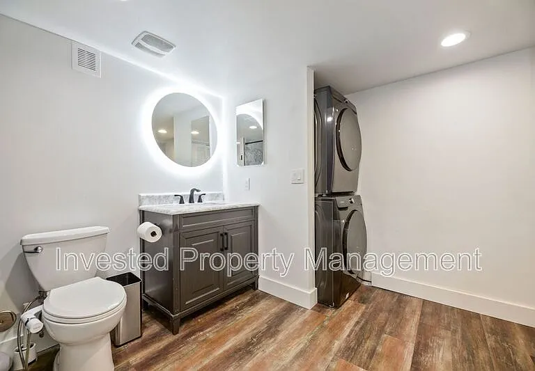 1640 S Marion St — Photo 23
