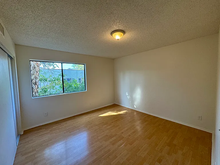 814 E Windsor Rd #106 — Photo 6