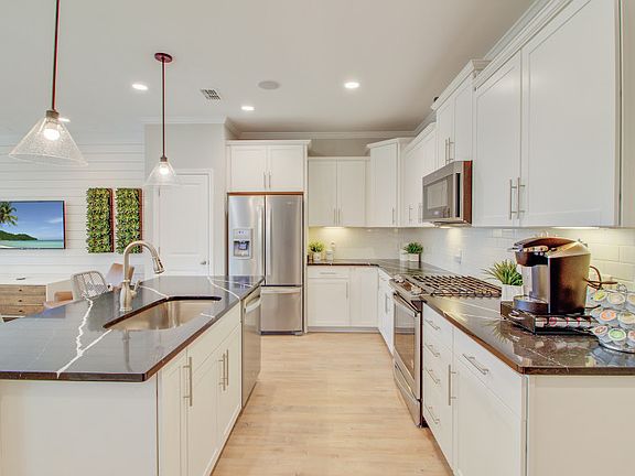 You ll find plenty of cabinet space in the Byrnes townhome - Model Representation