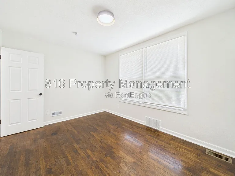 8404 E 47th Ter — Photo 18