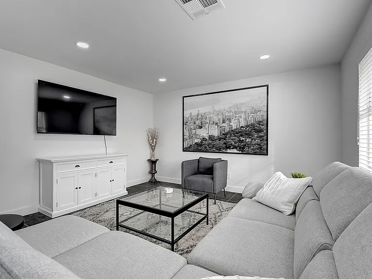 7513 E Cambridge Ave — Photo 8