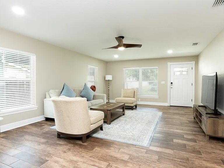 1313 E Cayuga St — Photo 3