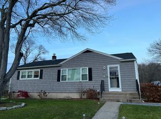 9 Oak Rd, Waterford, CT 06385