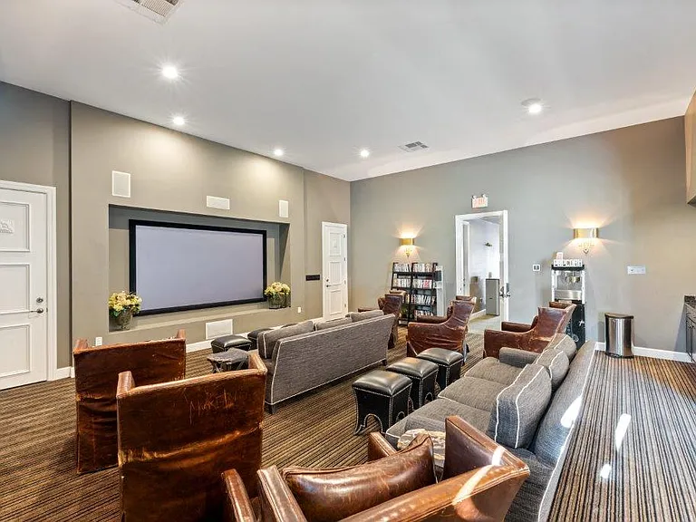 Palmer House Apartment Homes — Photo 18