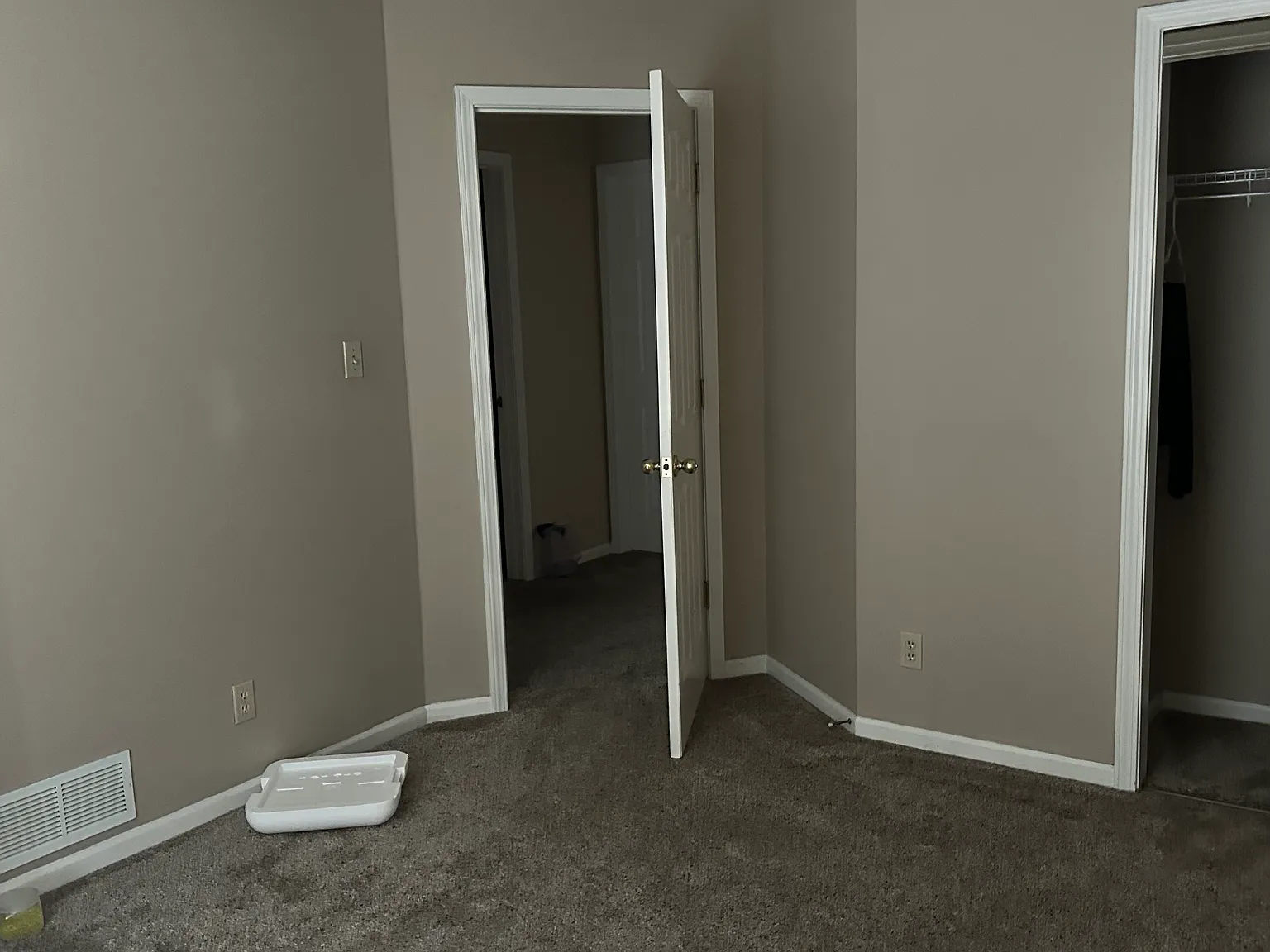 4 bed, 2317 sqft, $2,690 — Photo 2