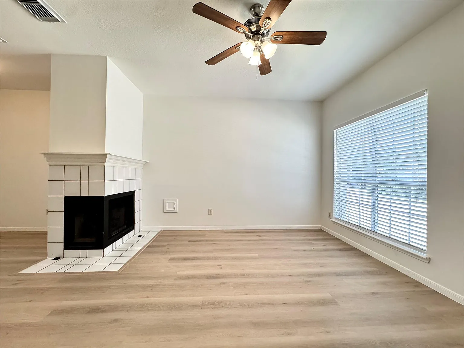 2 bed, 1.5 bath, 1050 sqft, $1,650 — Photo 3