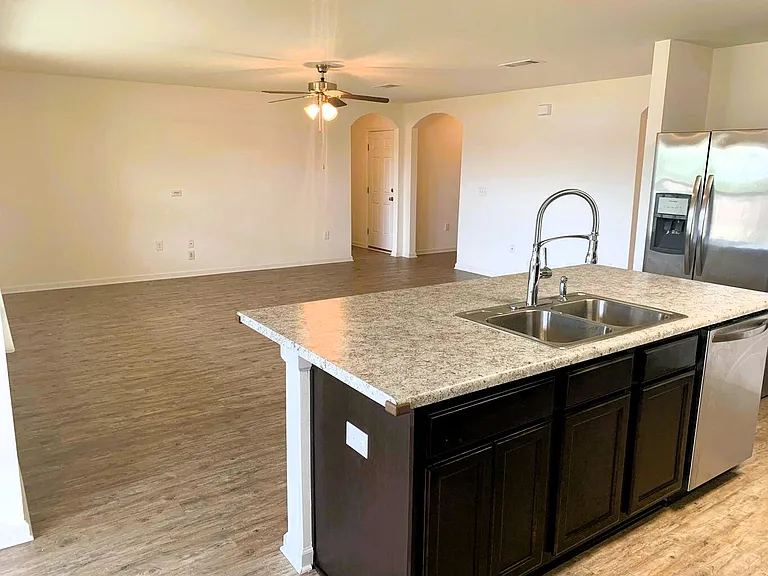4924 Kensington Ln — Photo 3