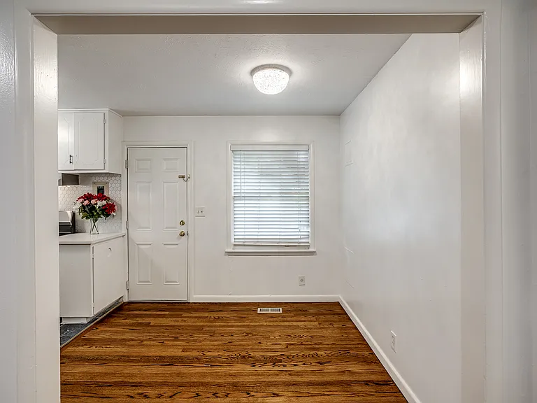4620 N Harvey Pkwy — Photo 11