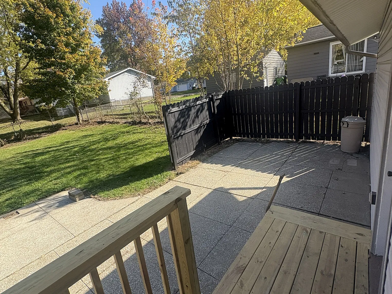 3 bed, 1128 sqft, $2,200 — Photo 3