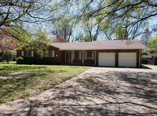 123 Thomas Dr, Sikeston, MO 63801
