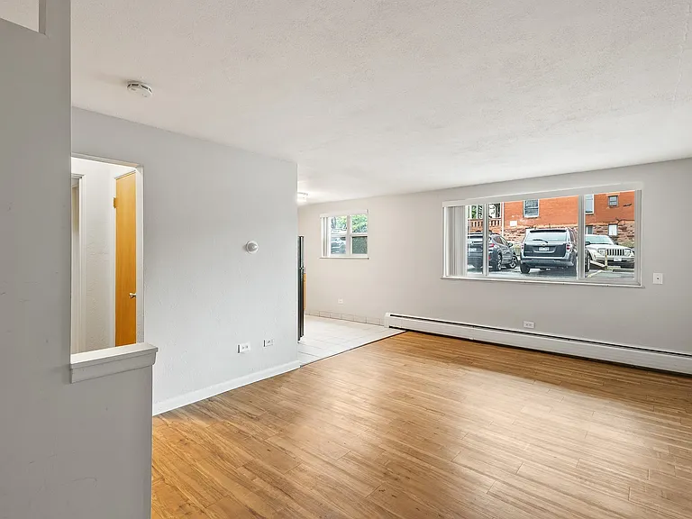 1333 N York St — Photo 23