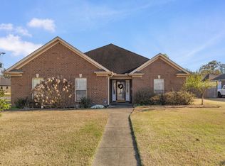 2018 Pleasant Dr, Muscle Shoals, AL 35661