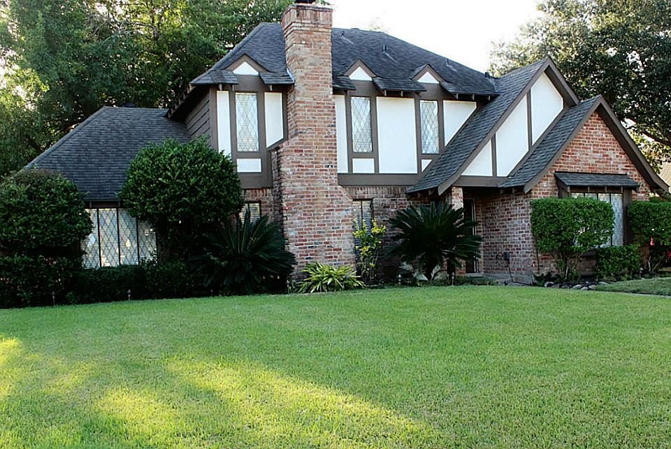1st image of 2719 Meadowcreek Dr