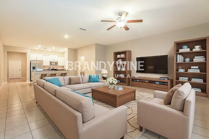 3 bed, 2.5 bath, 1993 sqft, $2,247 — Photo 4