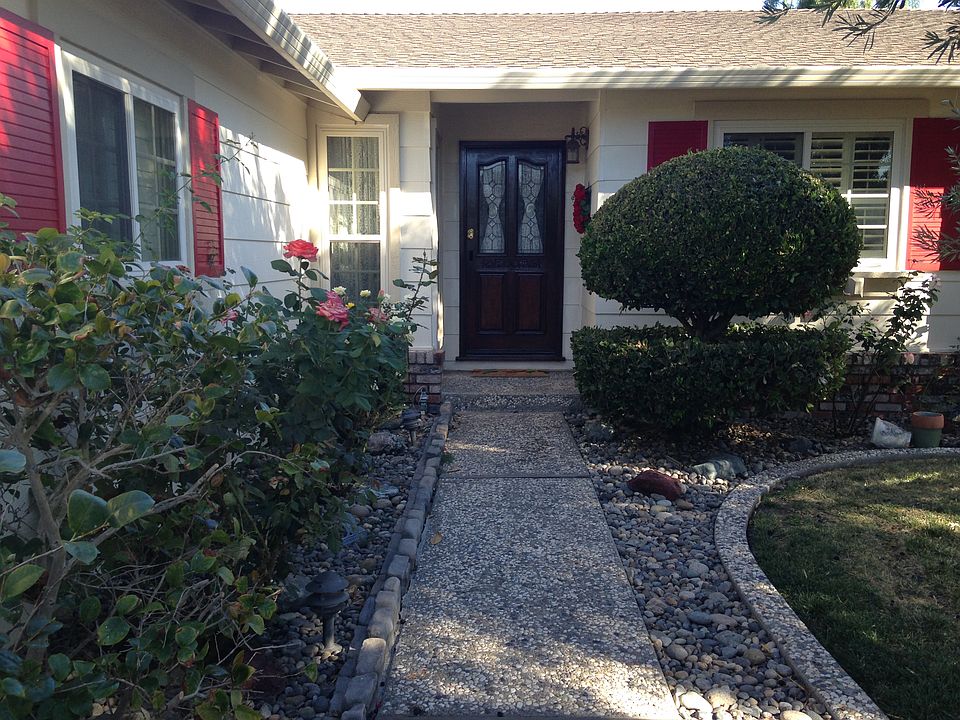 1st image of 415 Brookside Dr