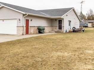 1413 Birdland Rd, Howards Grove, WI 53083