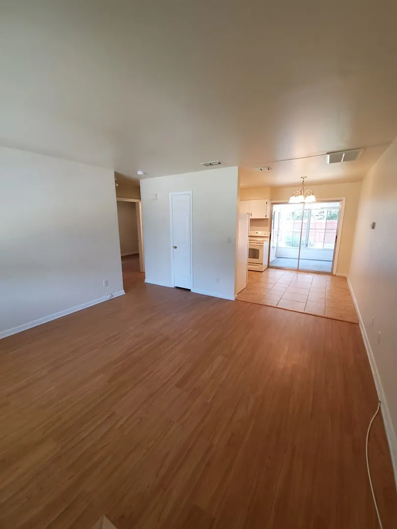 Spacious 2/1 Duplex on Gospel Island — Photo 3