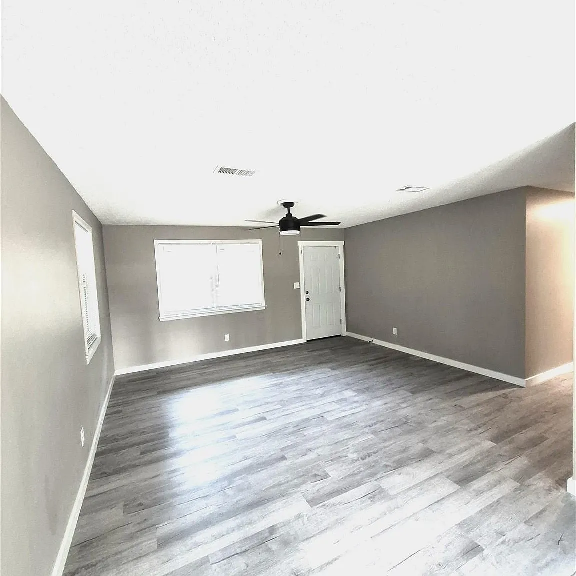3 bed, 1000 sqft, $1,495 — Photo 2