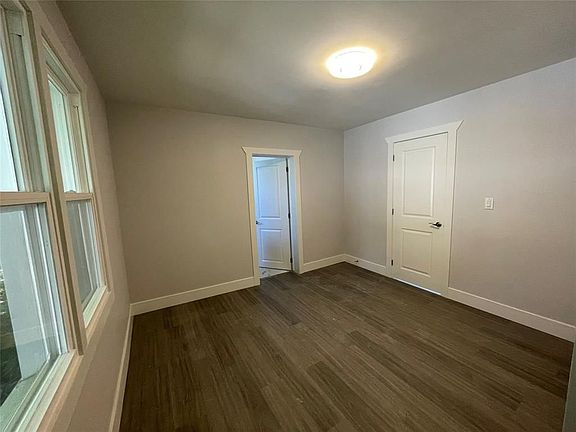 2nd image of 160 Askin Ave